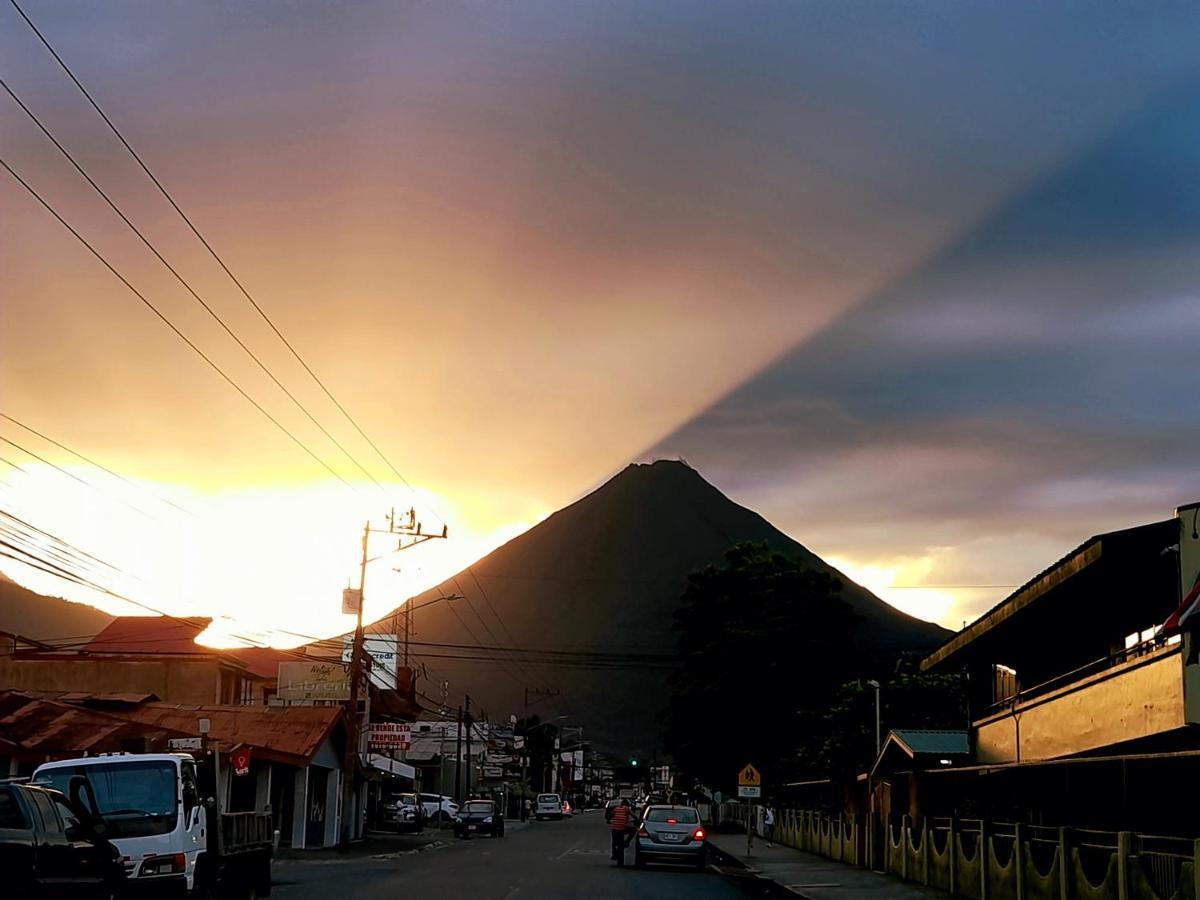 Arenal Poshpacker Hostel La Fortuna ภายนอก รูปภาพ